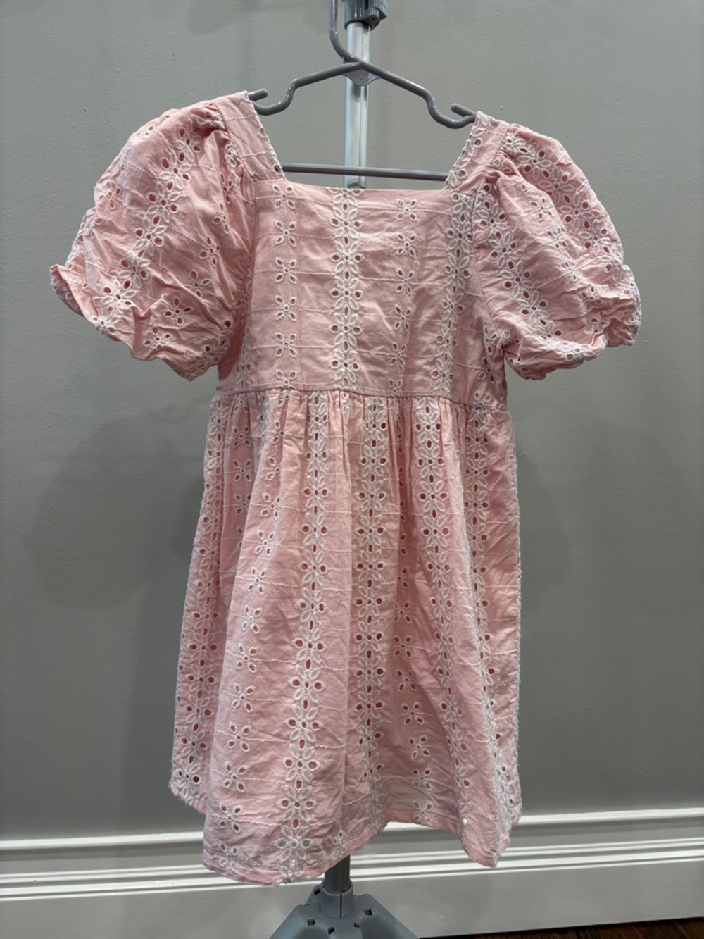 Primark Toddler Girl Pale Pink Eyelet Puff Sleeve Dress, size 3-4 yrs